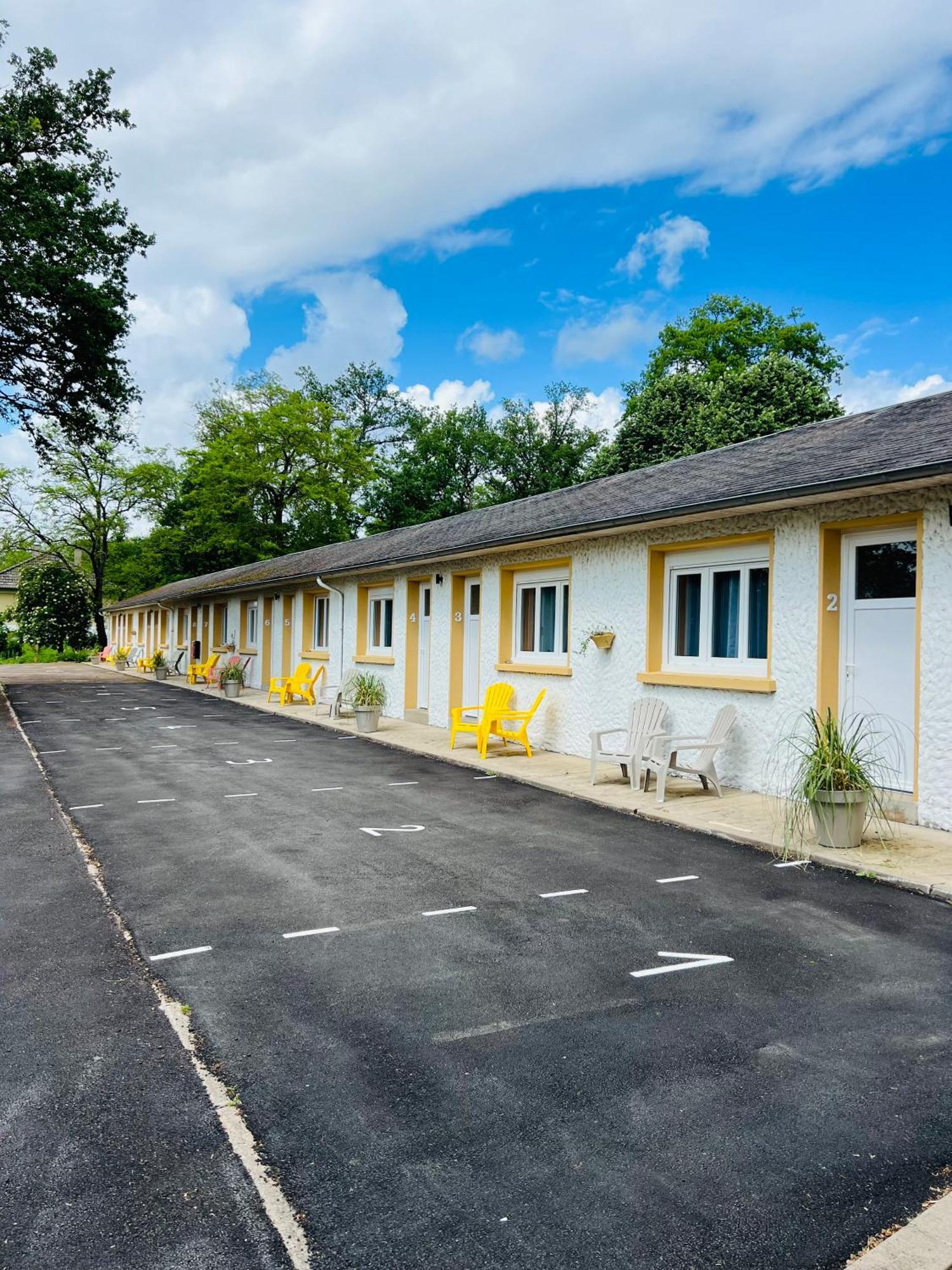 莱斯布罗塞勒斯汽车旅馆 Mesves-sur-Loire 外观 照片