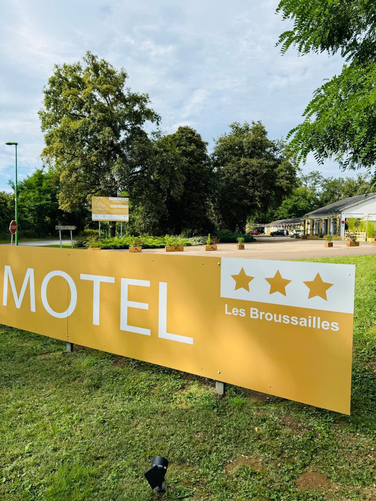 莱斯布罗塞勒斯汽车旅馆 Mesves-sur-Loire 外观 照片
